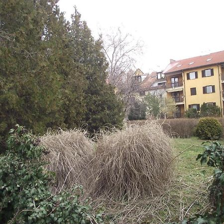 Centrum Apartman Печ Экстерьер фото