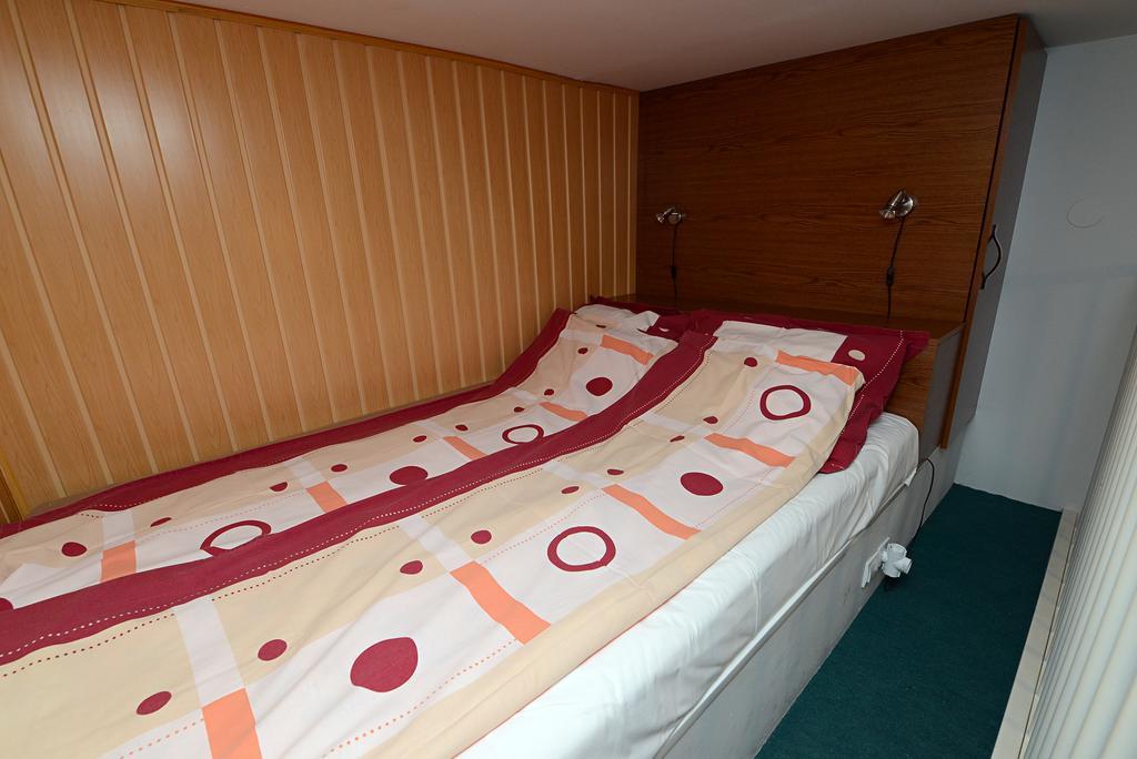 Centrum Apartman Печ Экстерьер фото